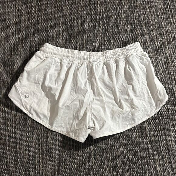 Lululemon Hotty Hot Short II *2.5" - Picture 2 of 9